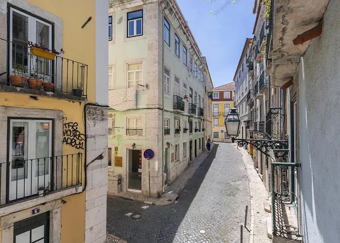 Downtown By Lovelystay Apartment